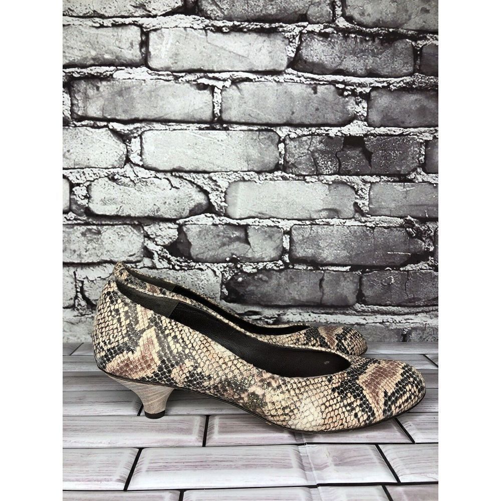 TJ Collection Ivory Cream Black Leather Kitten Heels Women’s Sz 38.5EU/8M US